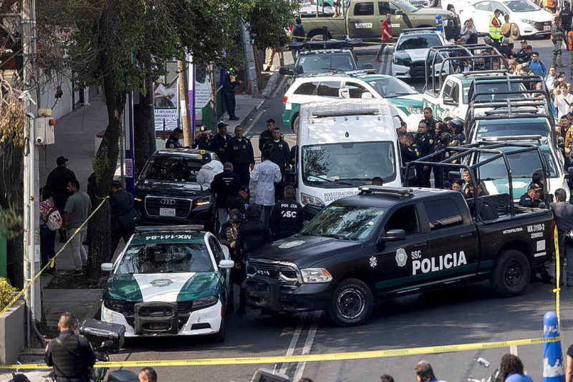 Top aides to Mexico City mayor  shot dead by motorbike killers